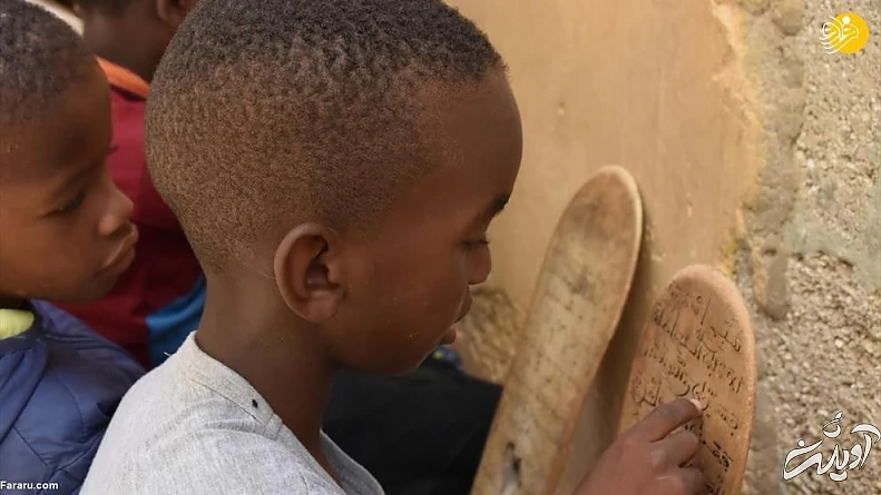 (تصاویر) کودکانی که با تخته چوبی حافظ قرآن میشوند